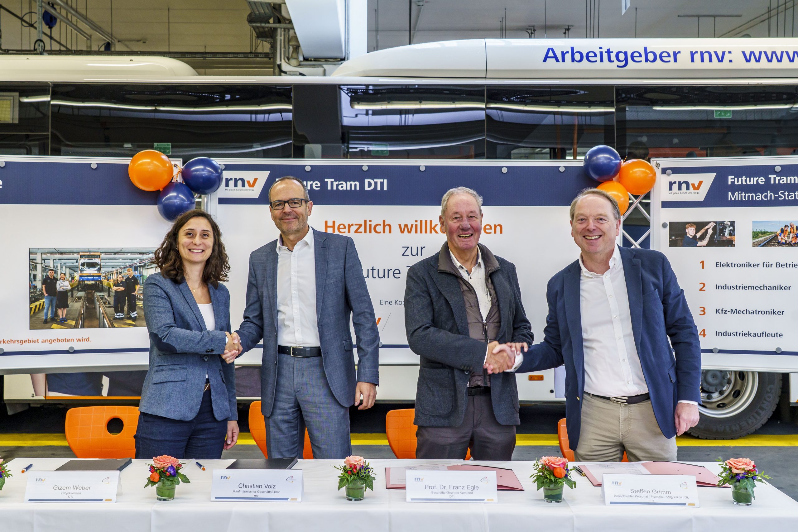 Read more about the article Gemeinsame Perspektiven für Jugendliche: DTI und rnv unterschreiben Kooperationsvertrag